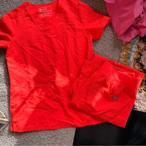 Figs Bold Red/Bright Salmon Scrub Set